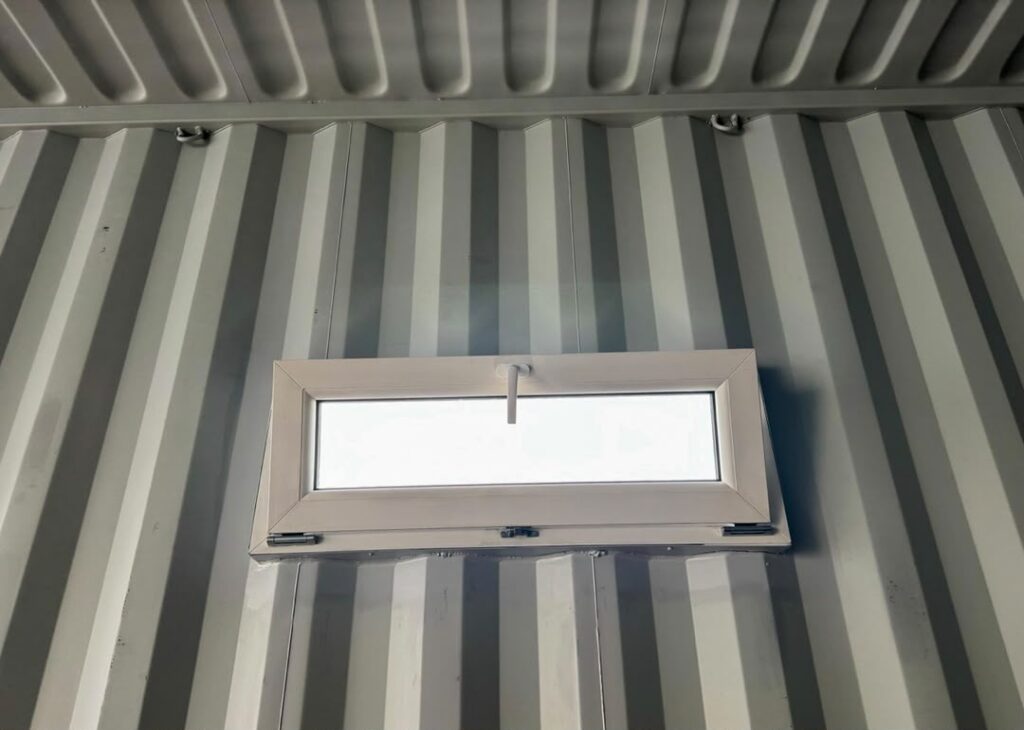 Kippfenster für Seecontainer, 1.000 x 400 mm