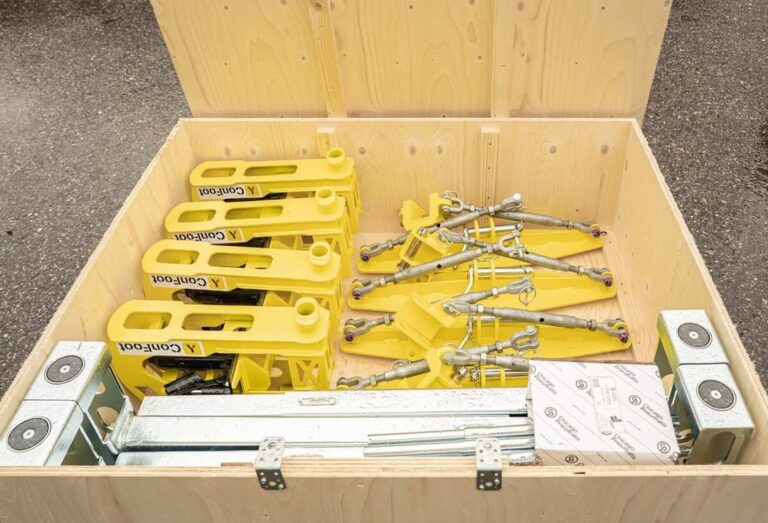 Umschlagfüße für Seecontainer – ConFoot CFU mit Hydraulik