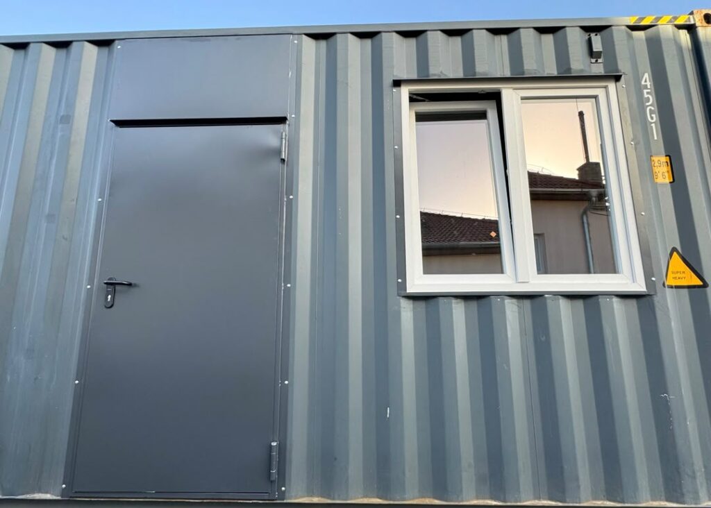 Hörmann-Eingangstür für HC-Container in RAL 7016